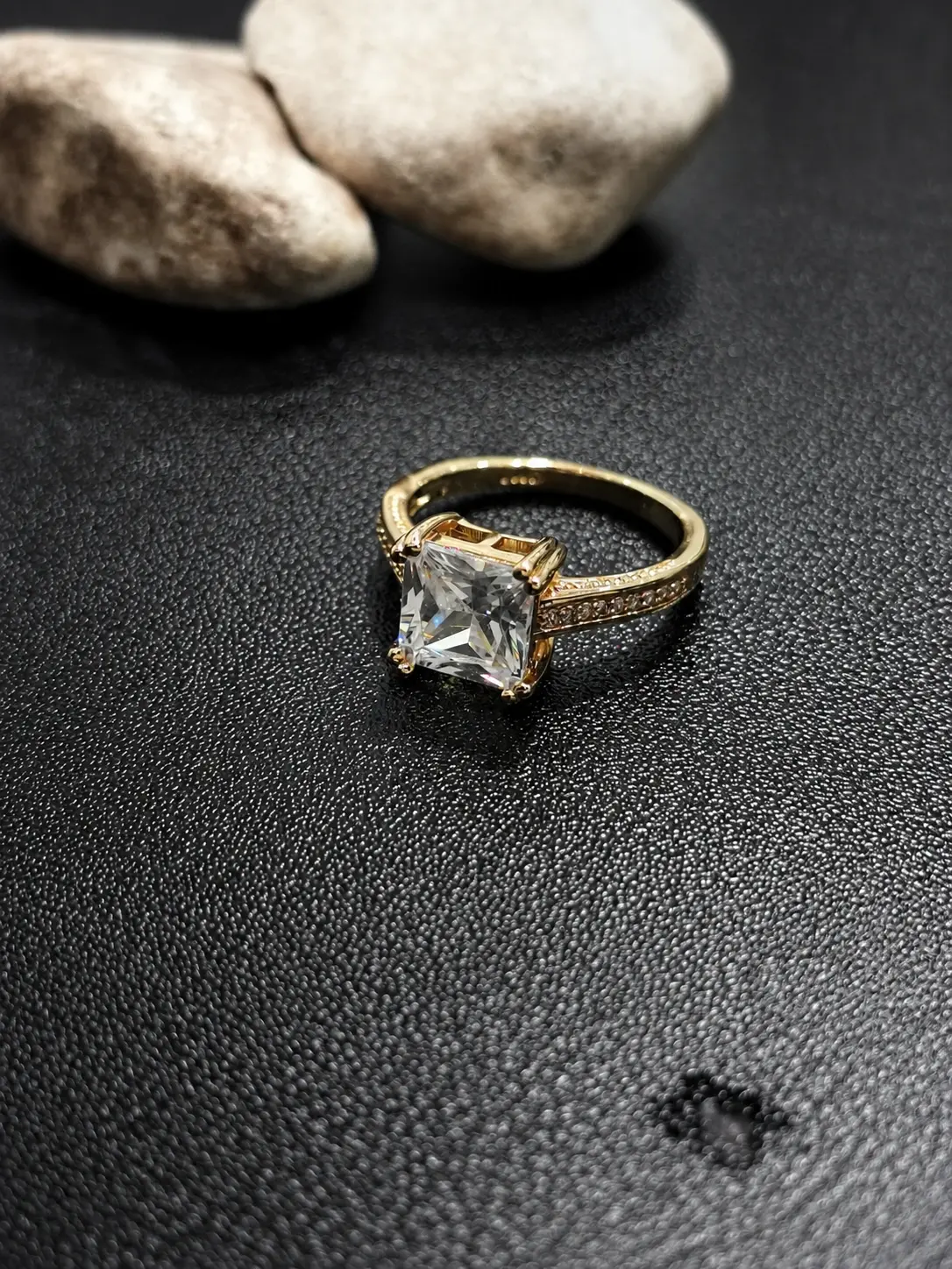 gold tone square solitaire split shank ring with clear center stone
